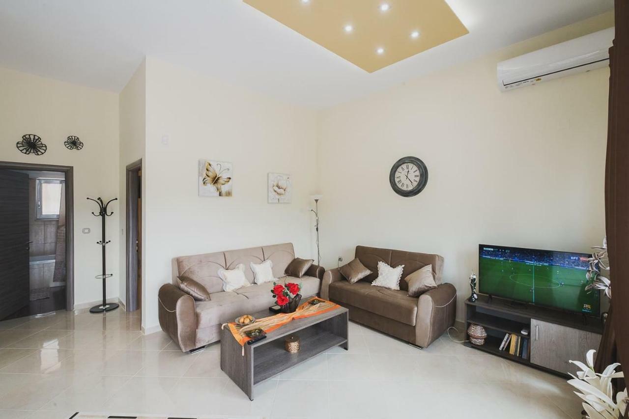Apartment Spacious With Parking