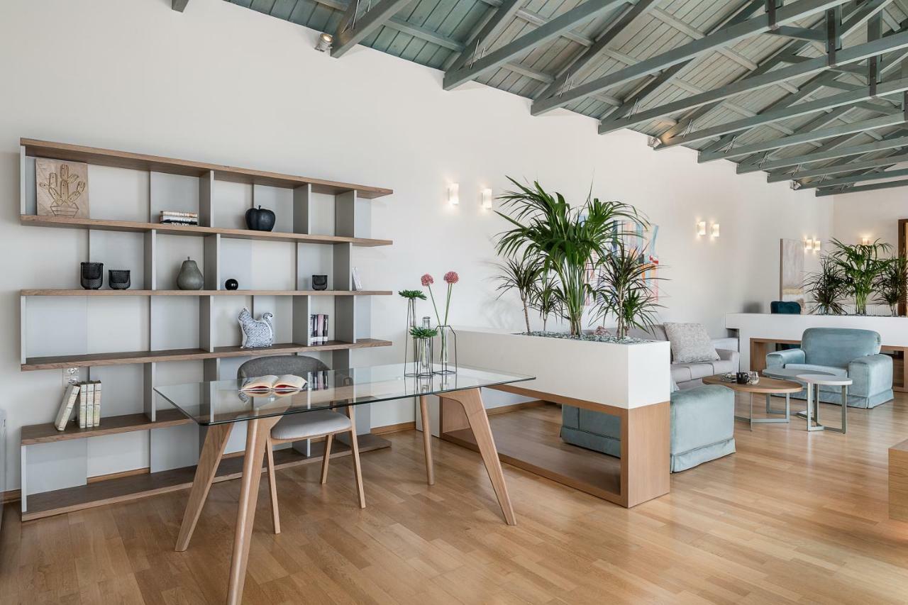 Vilia, House On The Hill Villa *