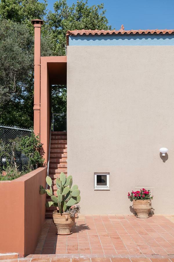Vilia, House On The Hill Villa *