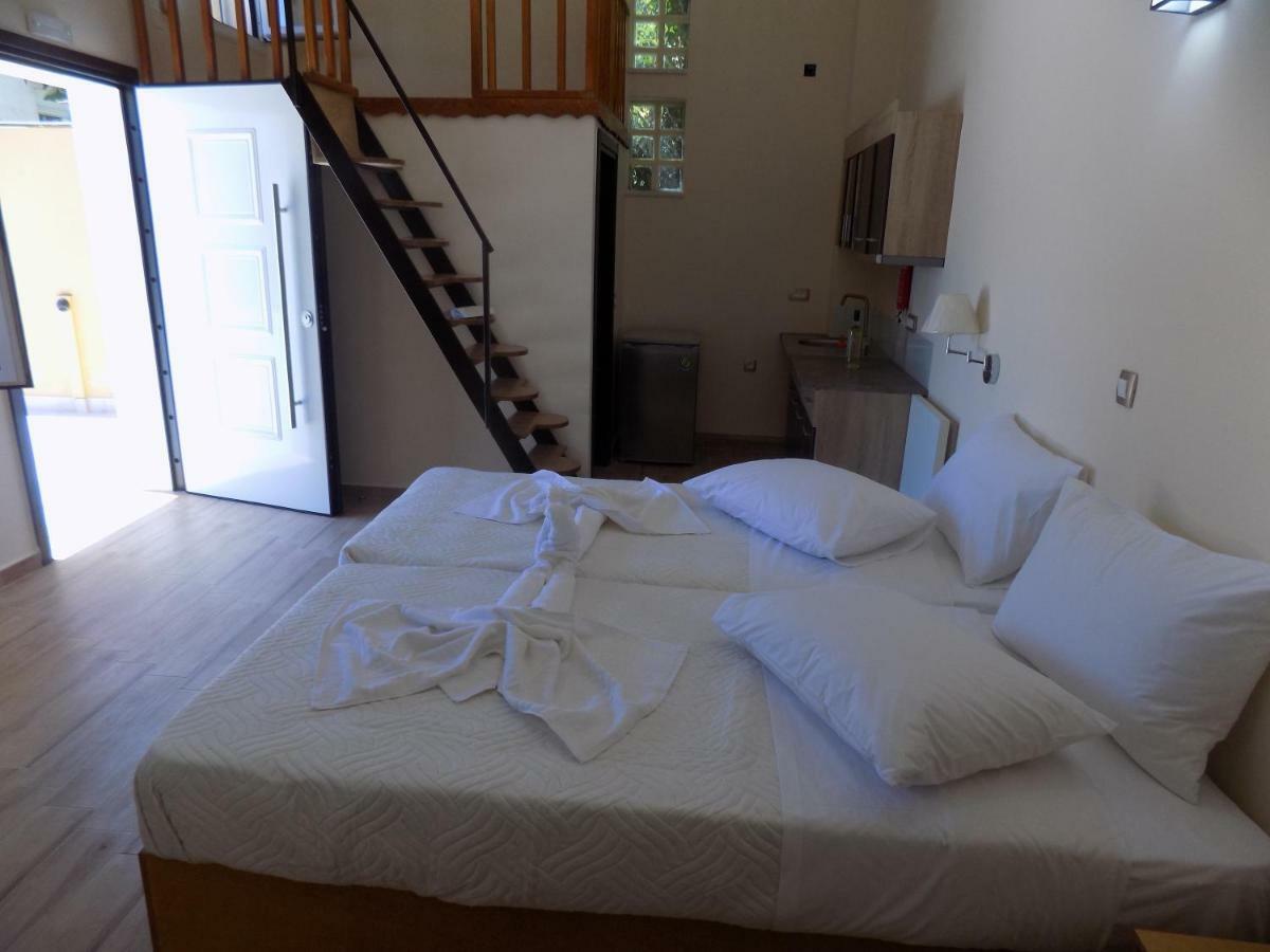 Aparthotel Souvlakis Pool *