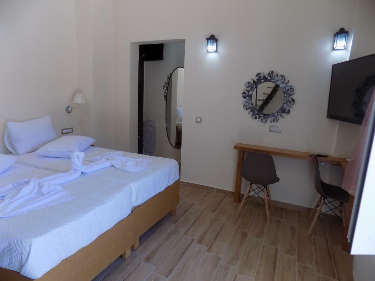 Aparthotel Souvlakis Pool
