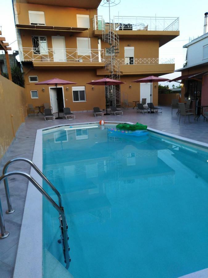 Aparthotel Souvlakis Pool *