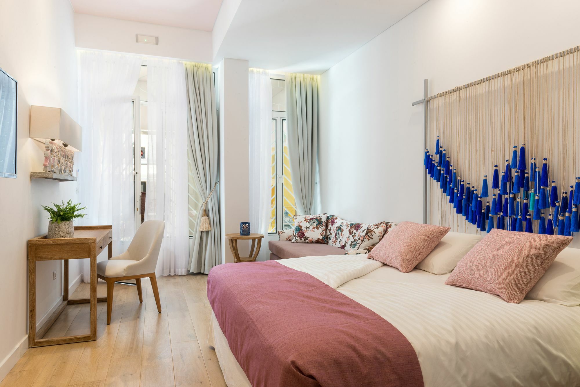 Hotel Nyx Chic Manor 3*