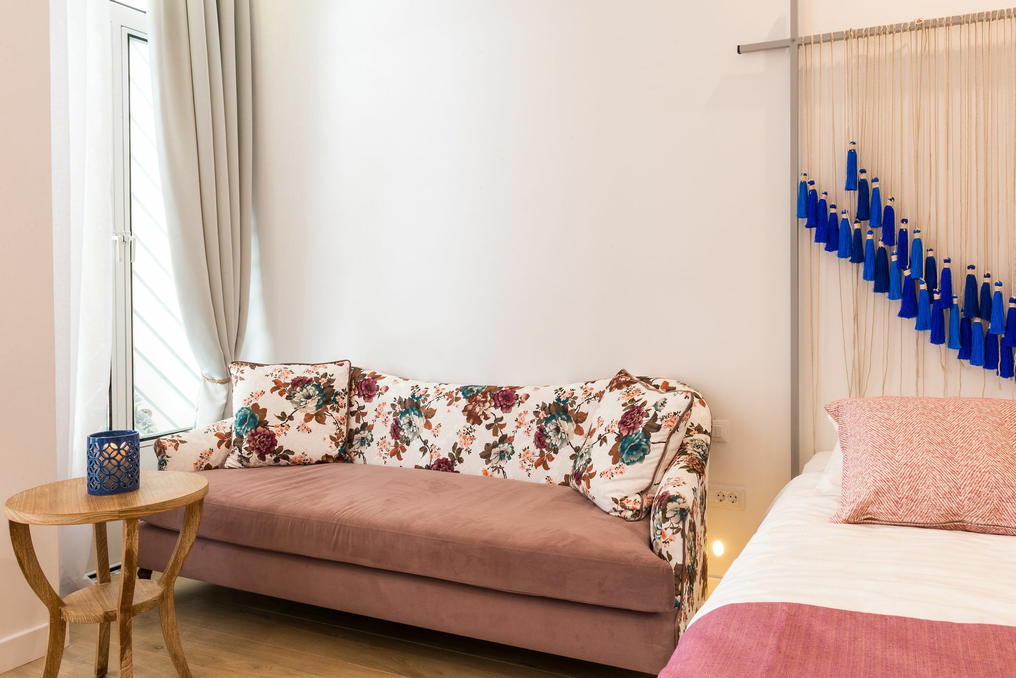 Nyx Chic Manor Hotel