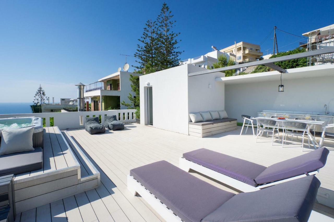 With Rooftop Hot Tub Apartment *