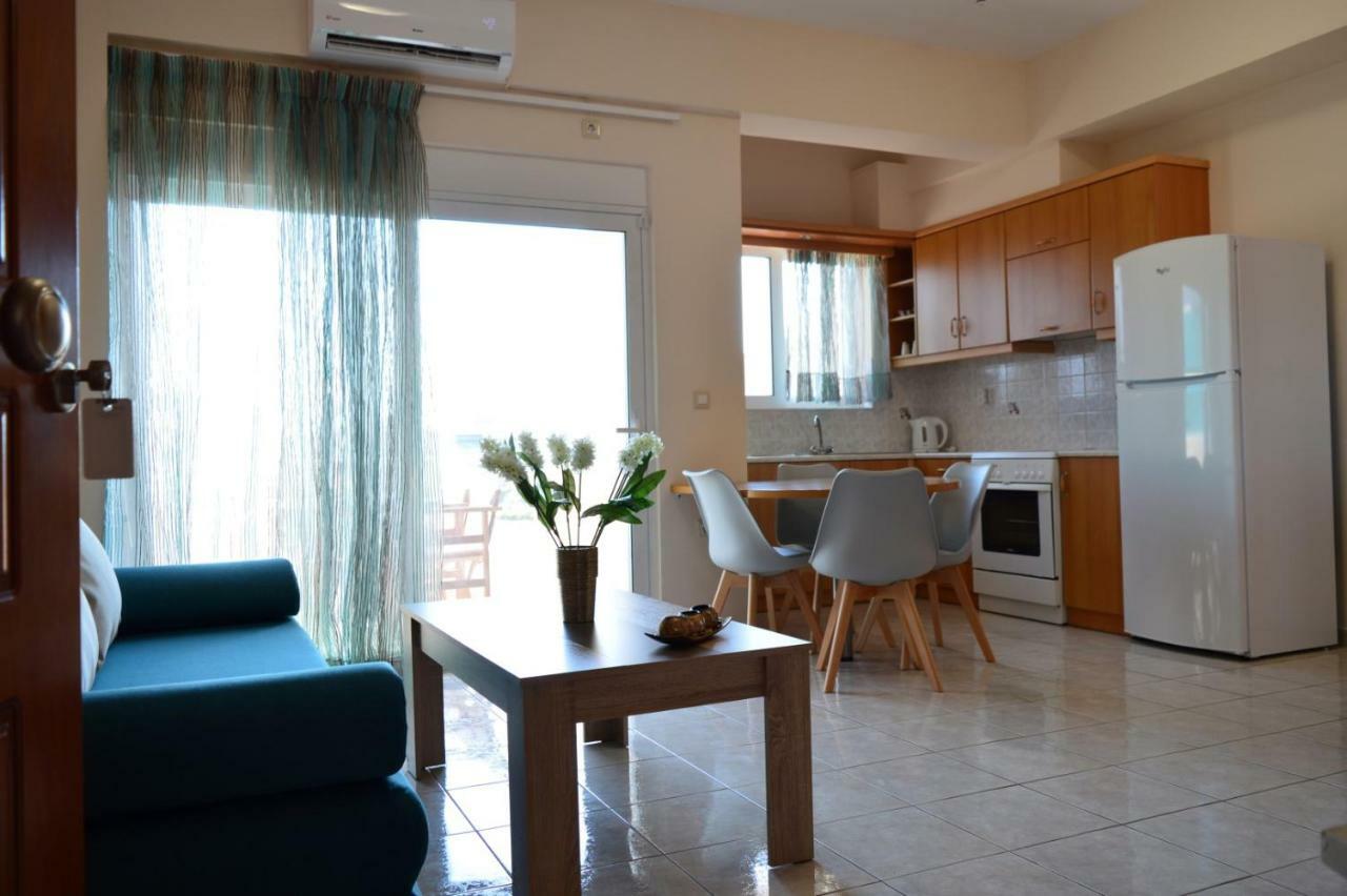 Roula's 2 Apartment