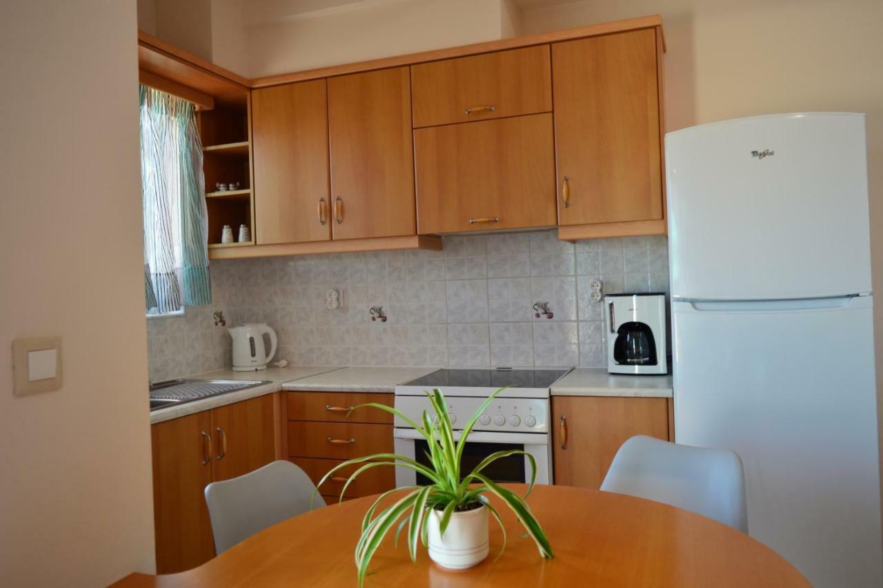 Roula's 2 Apartment