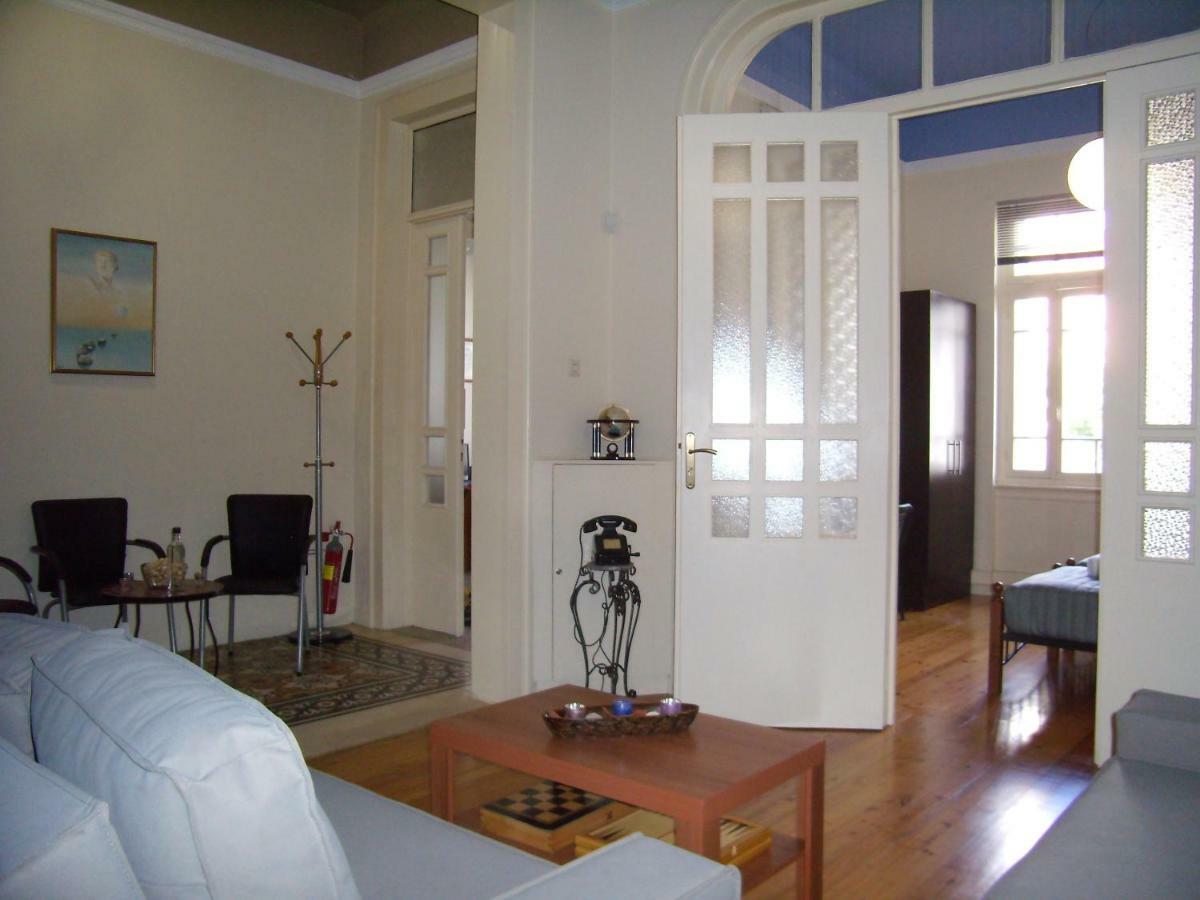 Neoclassical Glamour