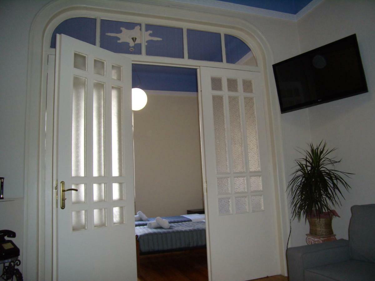 Neoclassical Glamour *