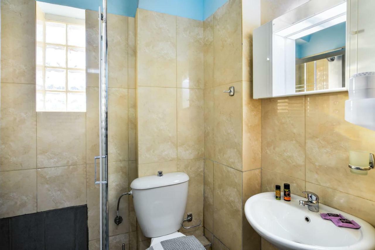 Seaside Old Venetian Harbour 1st Floor Apartment Chania (Crete)