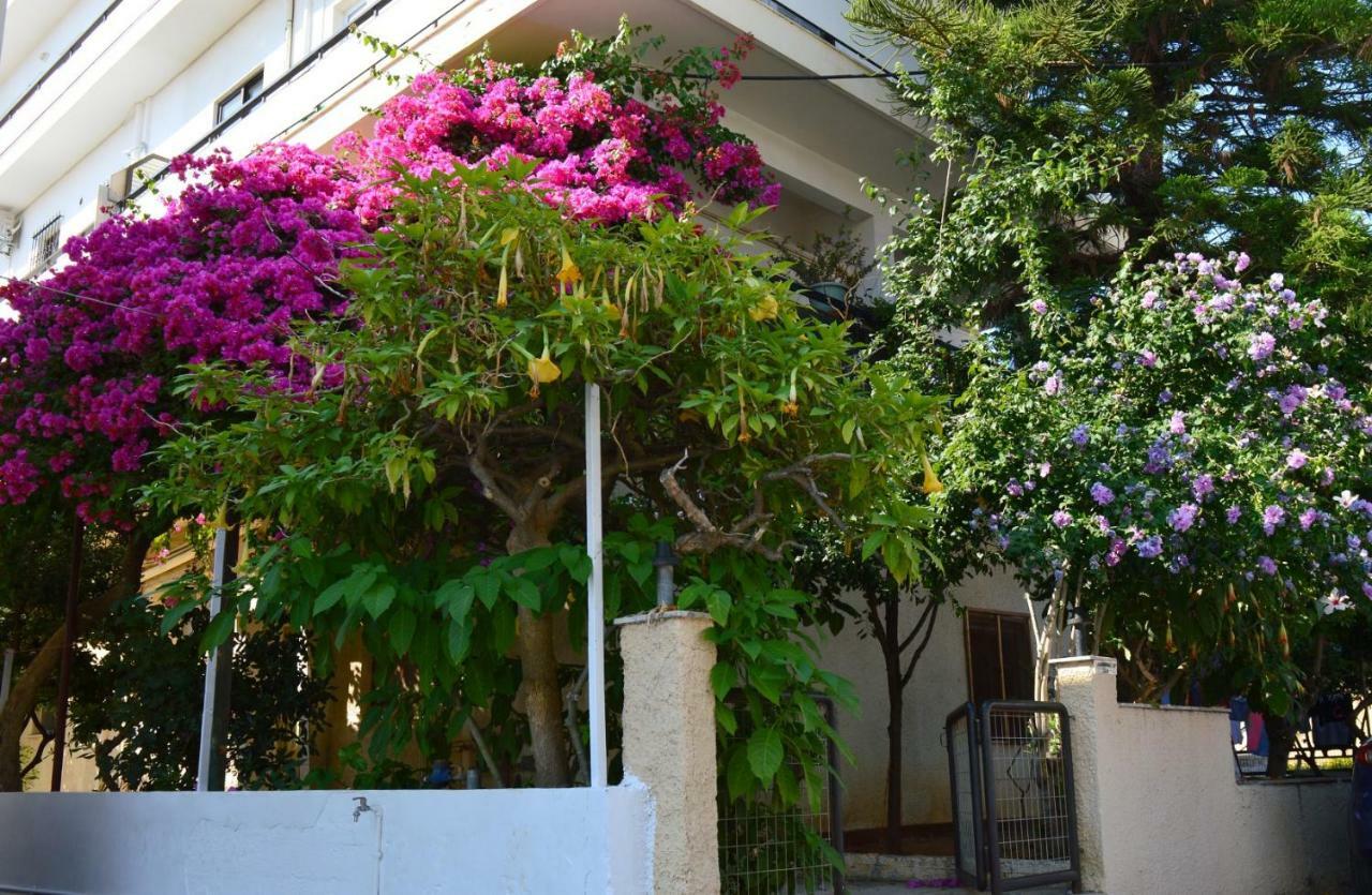 Roula's 2 Apartment *