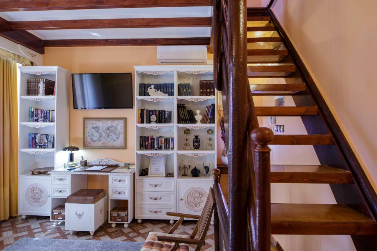 Sali Chelidonaki Boutique