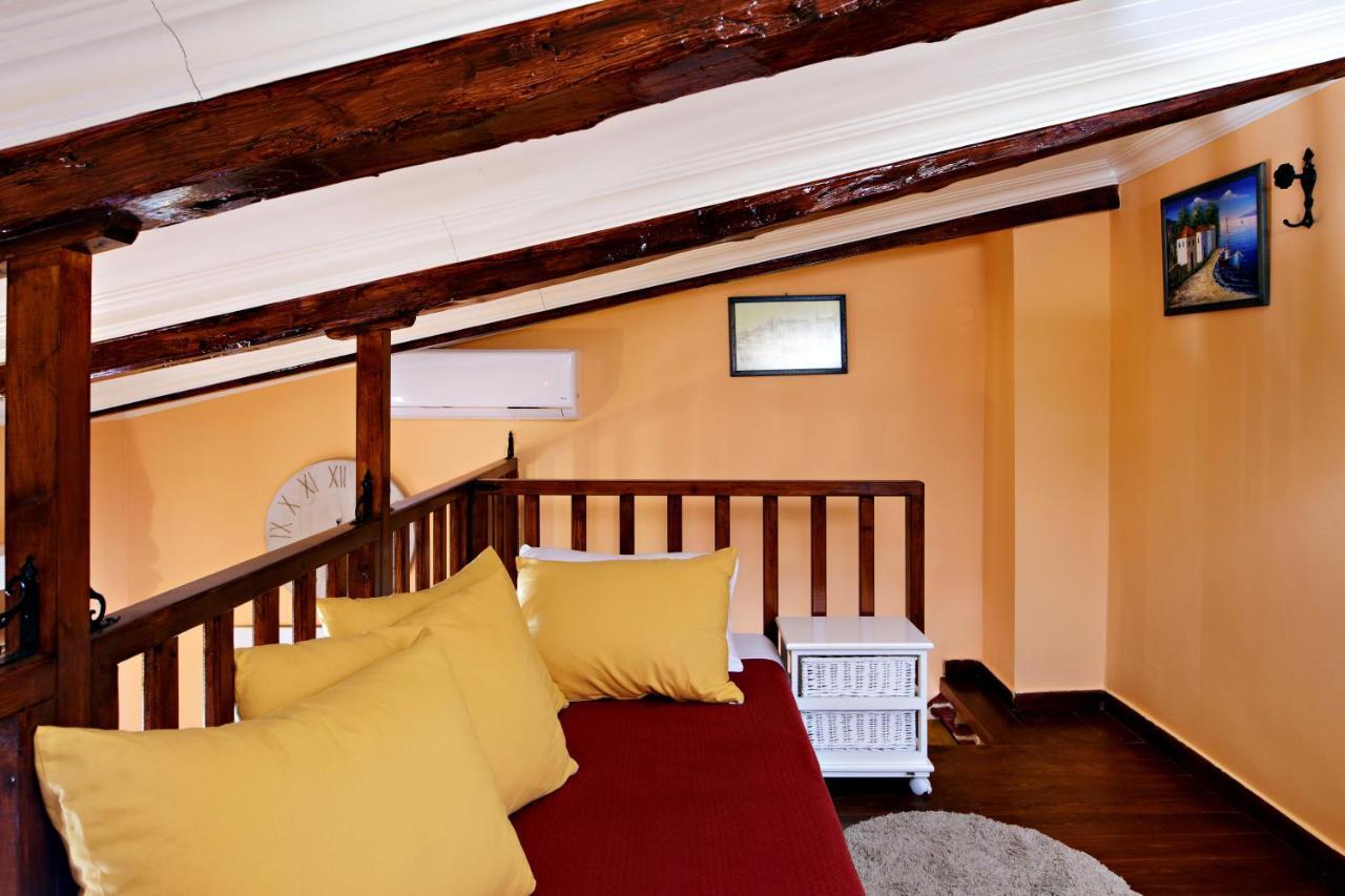 Sali Chelidonaki Boutique Chania (Crete)