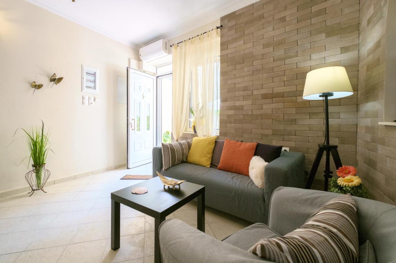 With Courtyard In Beating Heart Of Old Town! Appartement *
