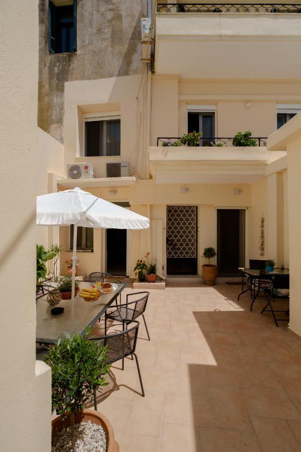 With Courtyard In Beating Heart Of Old Town! Appartement Chania (Crete)