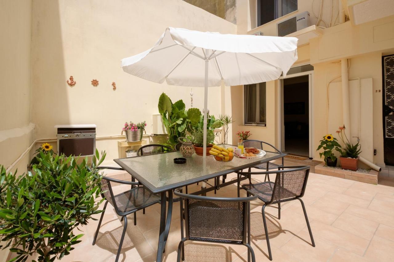 Appartement With Courtyard In Beating Heart Of Old Town! *