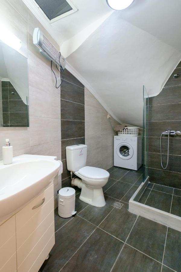 Appartement With Courtyard In Beating Heart Of Old Town! Chania (Crete)
