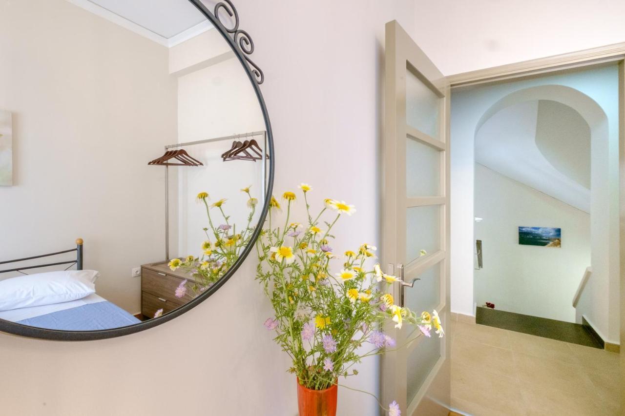 With Courtyard In Beating Heart Of Old Town! Appartement