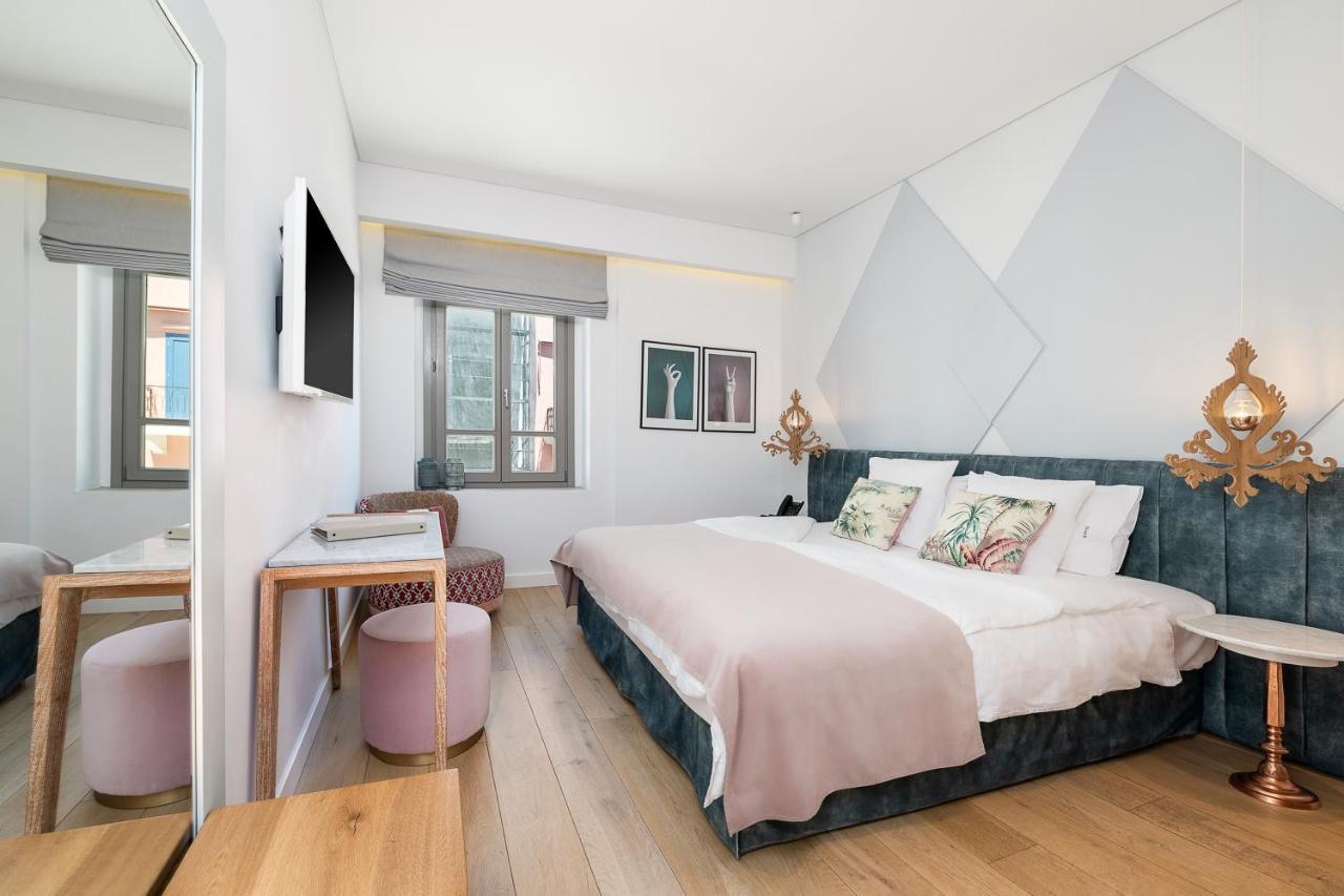 Nyx Chic Manor Hotel