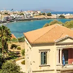 Central Luxurious Apartment With Sea View!