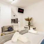 Arch 4 Luxury Living , Room I