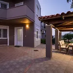 Tholos Apartments