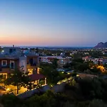 Tholos Apartments