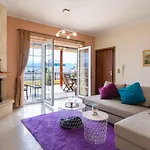 Central Penthouse In Quiet Neighborhood Near Sandy Beach