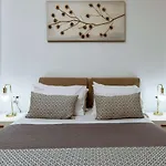 Deluxe Hotel