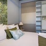 Rena\'S Luxury Apartment With Free Private Parking
