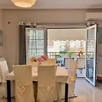 Central Apartment In Quiet Neighborhood Near Sandy Beach