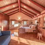 Avocado Villa Fivos