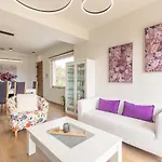 Gk Halepa Luxury Apartment