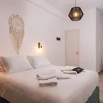 Leone Apartment