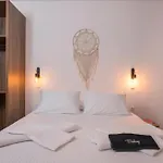 Leone Apartment