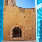 Lucia Hotel