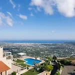 Villa Golden Hill