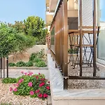 Jasminestay - Two Bedroom Apartments With Backyard