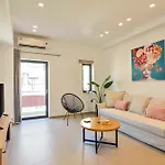 Alex Downtown Holiday Apartment