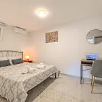 Comfy Flat With Large Terrace, Fiber Internet And Private Parking