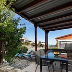 Villa Lea, Stylish, With Common Pool