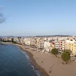 Neachora Beachfront Suites