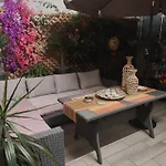 Rika\'S Luxury Seaside Apartment