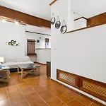 Spitatsi - Home With Yard