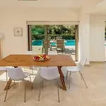 Villa Breeze