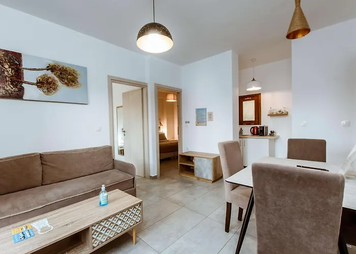 Deluxe Hotel