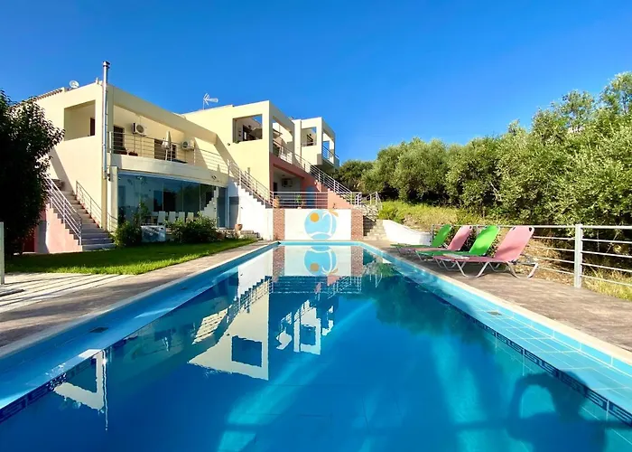 Seaview Apartment With Shared Pool, Almyrida