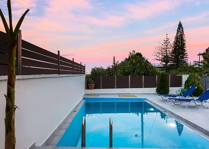 Lefteris Holiday Home