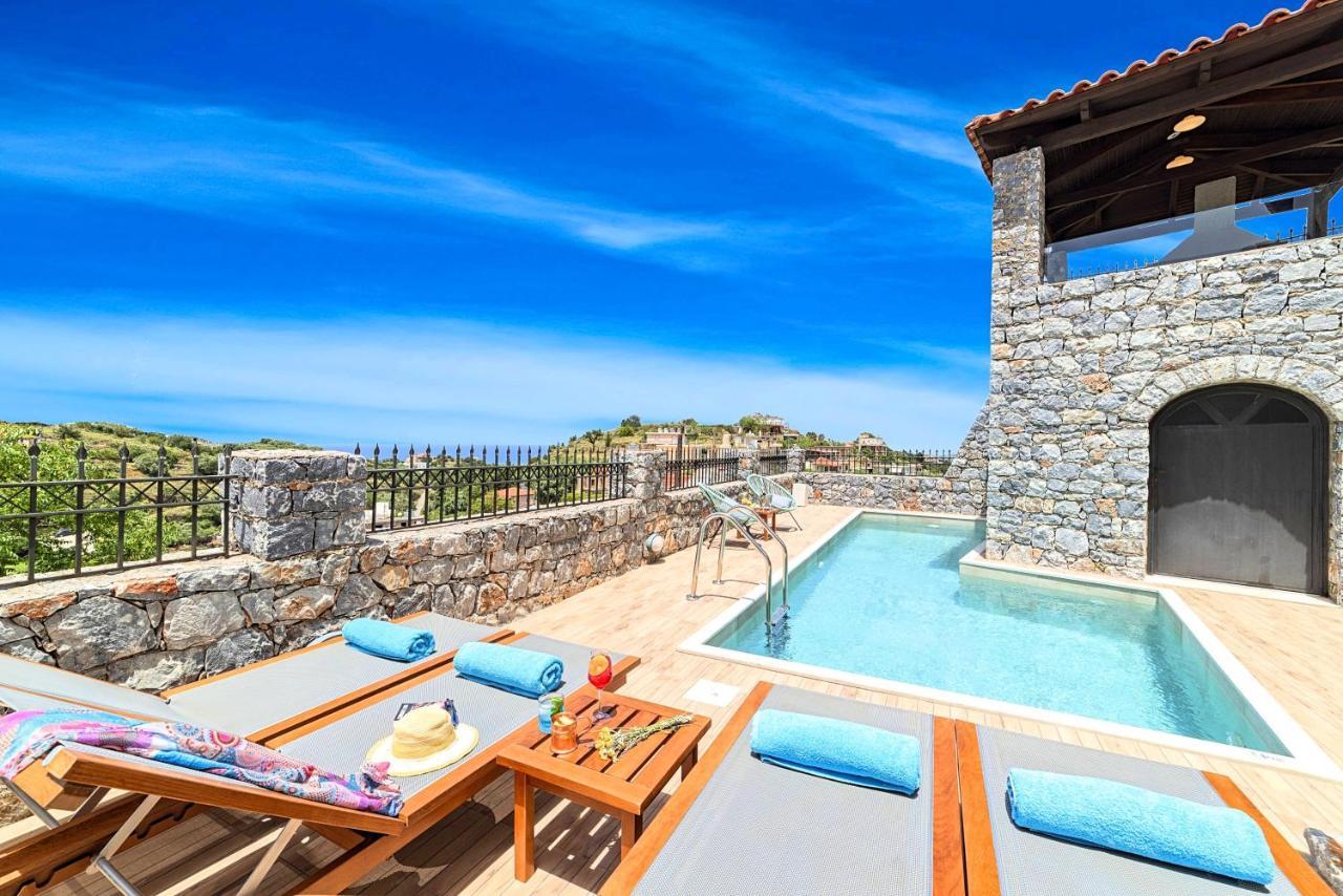 Acrothea Heated Pool Villa *
