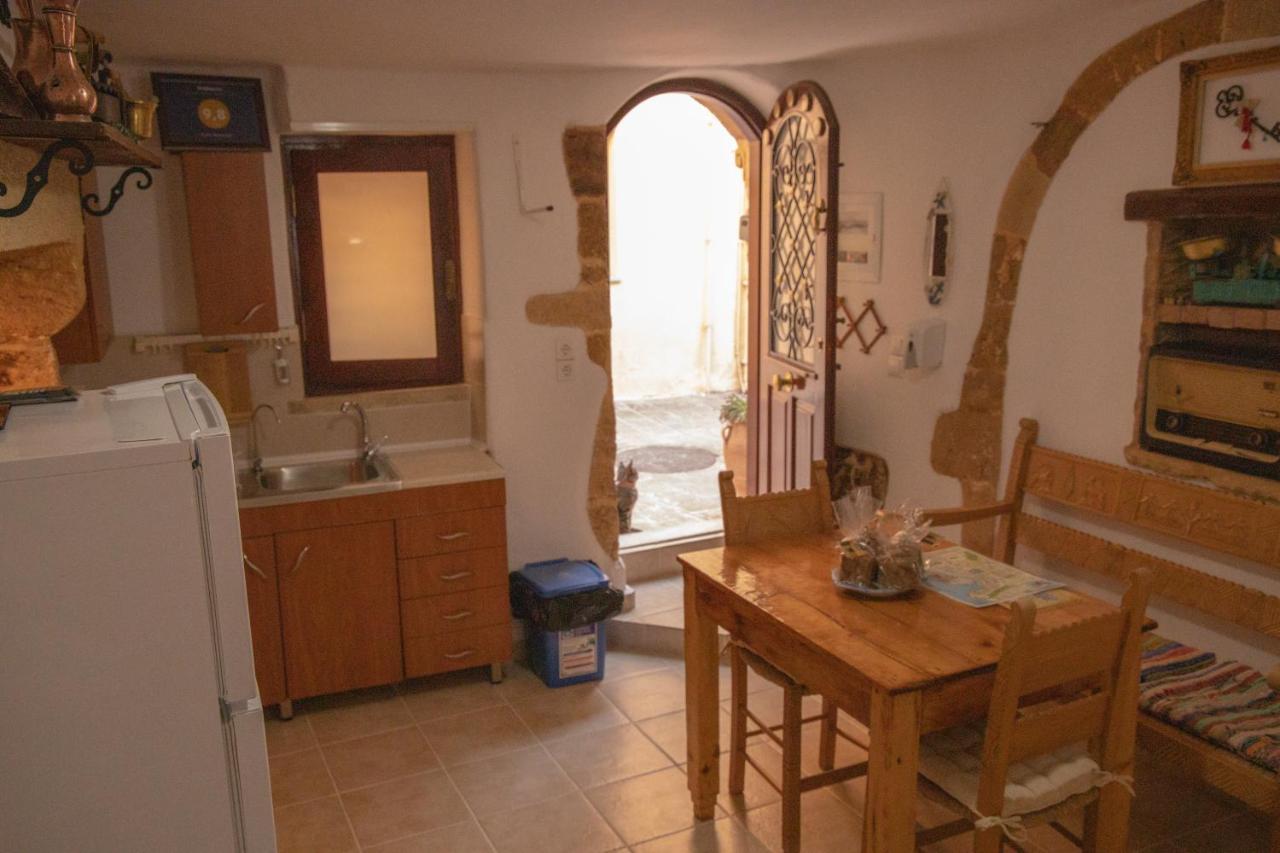 Calle Veneziana Chrissi Akti Chania